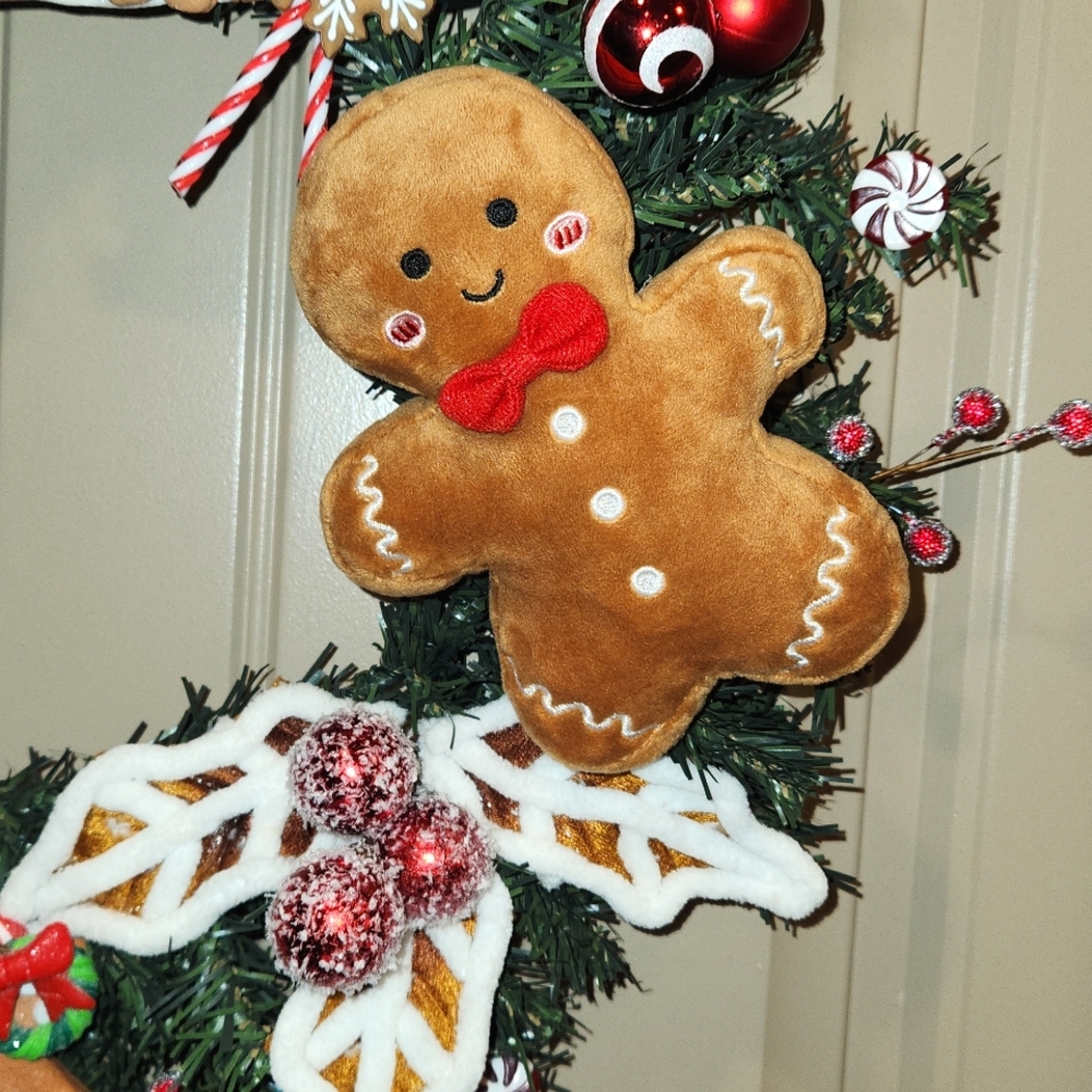 Gingerbread Man Wreath - Picture 7 of 8
